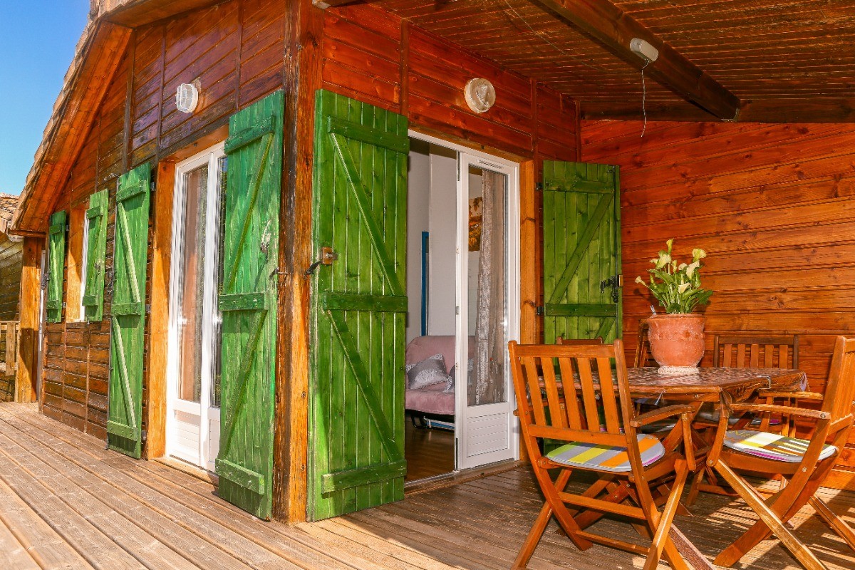 terasse couverte chalet a castelnau de montmiral  tarn-toscane-occitane