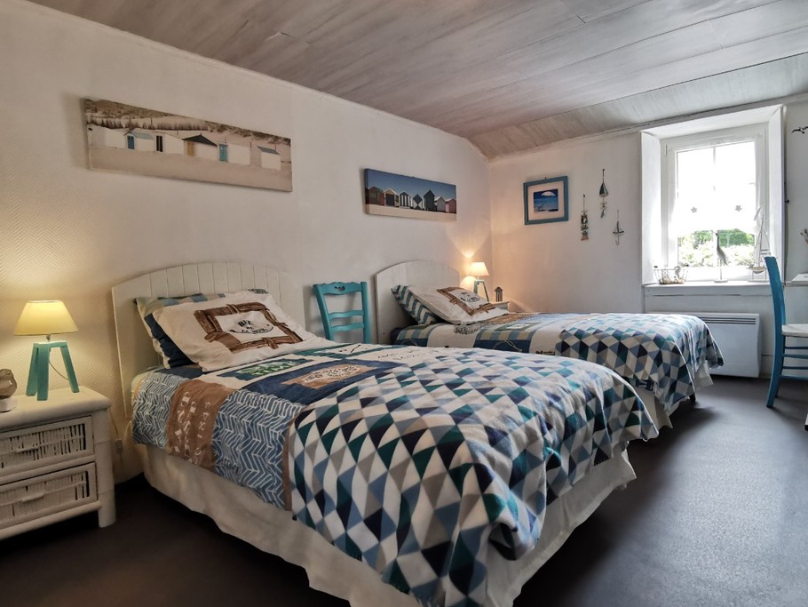 Etage: Chambre 3 avec 2 lits 90