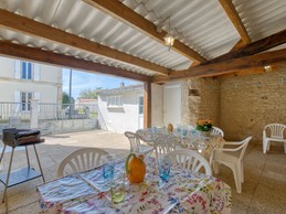L'auvent pour manger à l'abri de la chaleur
