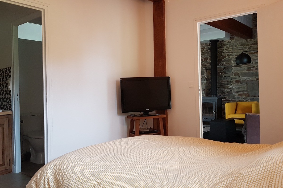 La chambre au rez-de-chaussée avec salle d'eau-WC communicante  - Le cellier d'Halouze