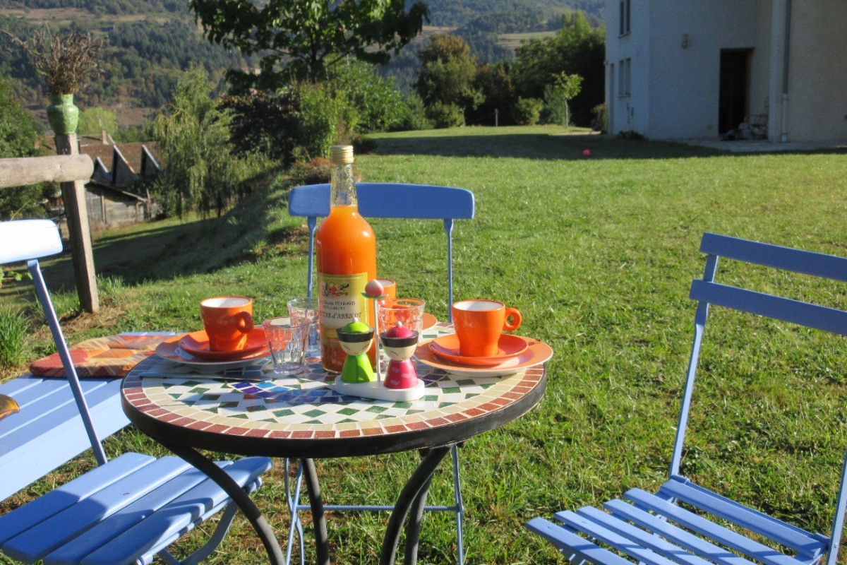 Petite dejeuner dans le jardin....