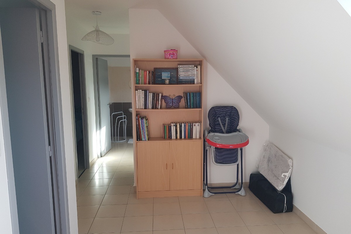 bibliotèque dans le coin mezzanine