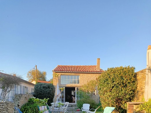 Frontage of the Portes en Ré family home on the Ile de Ré