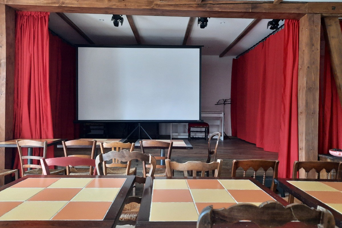 Salle culturelle indépendante - à votre disposition pour vos événements (avec supplément)
