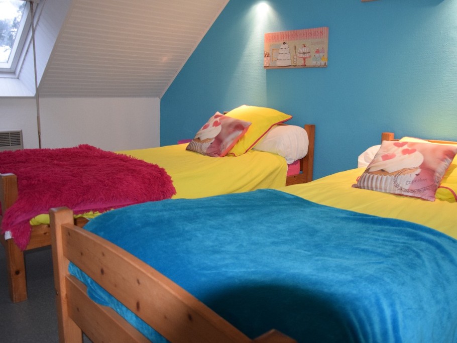 chambre avec 2 lits 1 personne