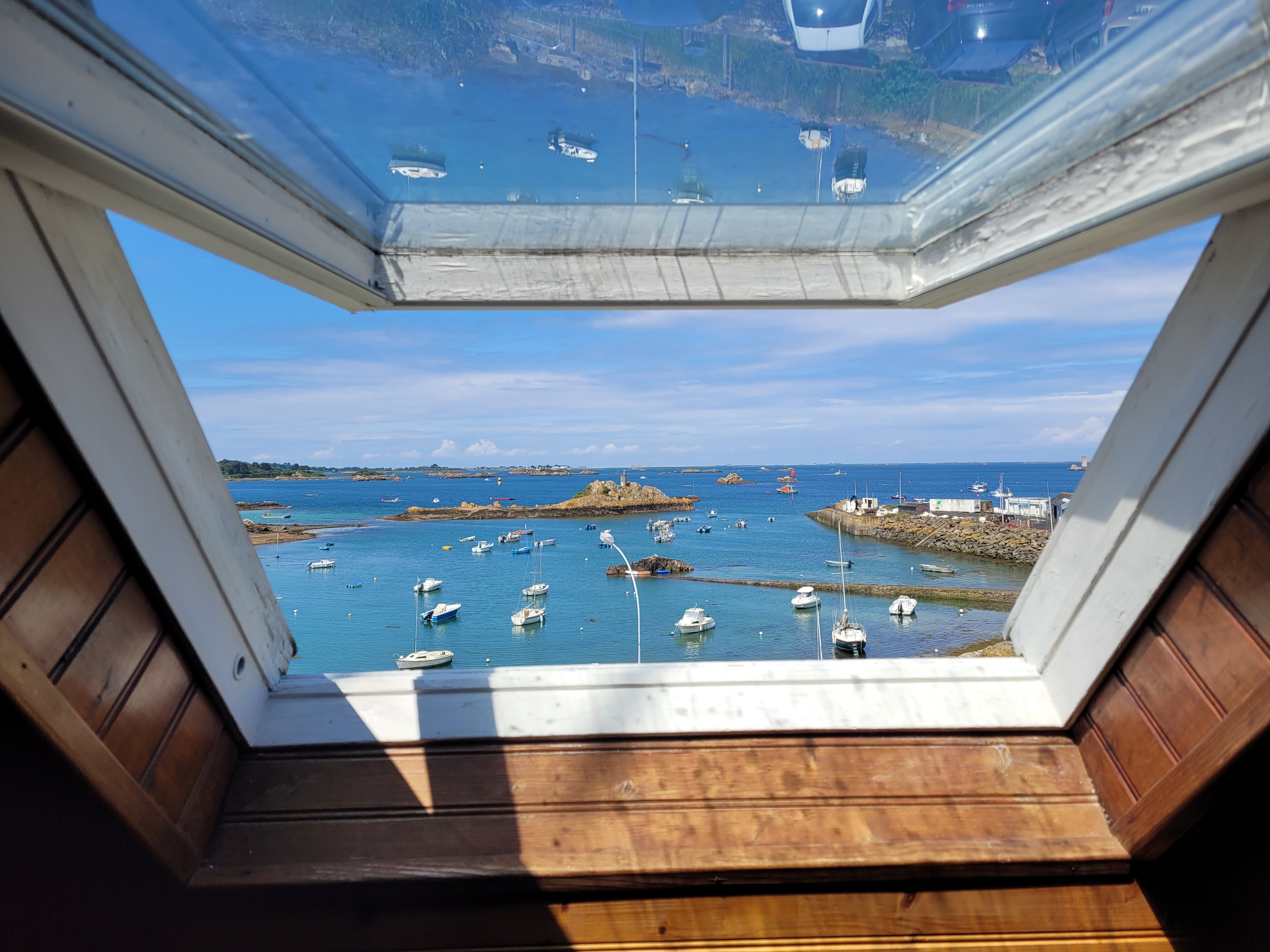 FLOURY, location clévacances, Port de Loguivy, première chambre vue le port