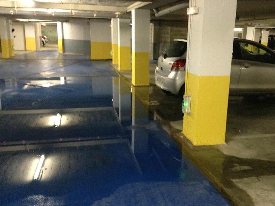 Garage sécurisé au sous sol: Place 39- voiture grise