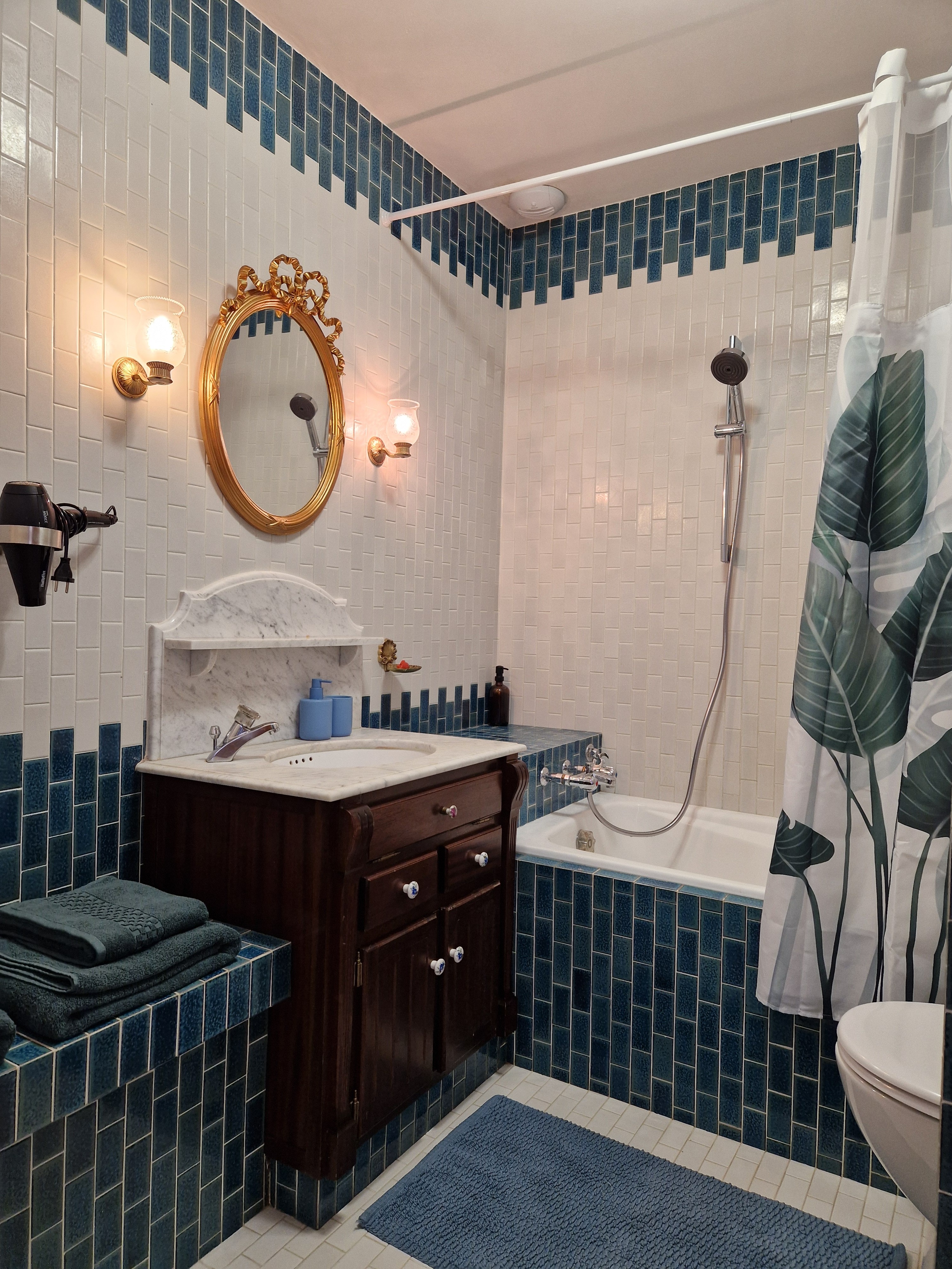 Salle de bain de la chambre JAWA