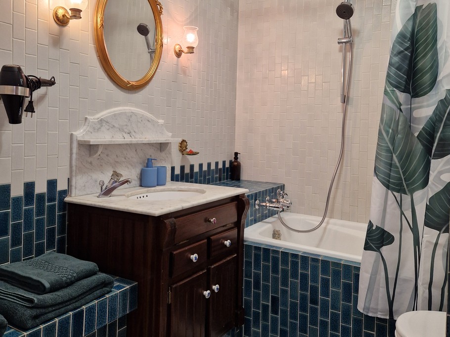 Salle de bain de la chambre JAWA