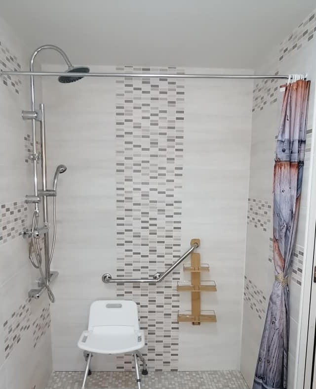 La douche, accessible PMR, de 150 x 100