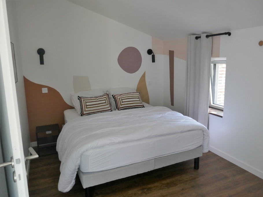 Chambre 2 à l'étage avec un lit en 160 et un lit en 90