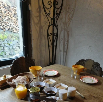 Petit déjeuner - Chambre Flocon à la ferme sous les Hiez à Cornimont