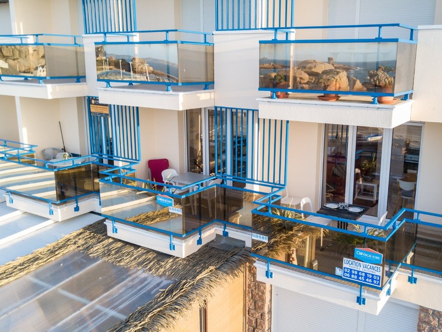 résidence d'armor, reflets de l'arriére plan