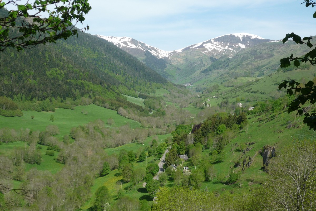 Vallée d'Oueil et son Mont Né point culminant de la vallée  2147m
