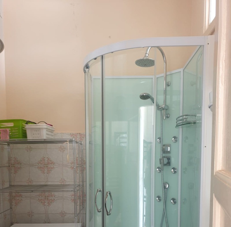 Chalet de la Pique Luchon: Salle d'eau.