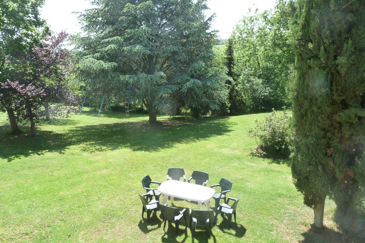 salon de jardin dans le parc du Domaine de la Griottière