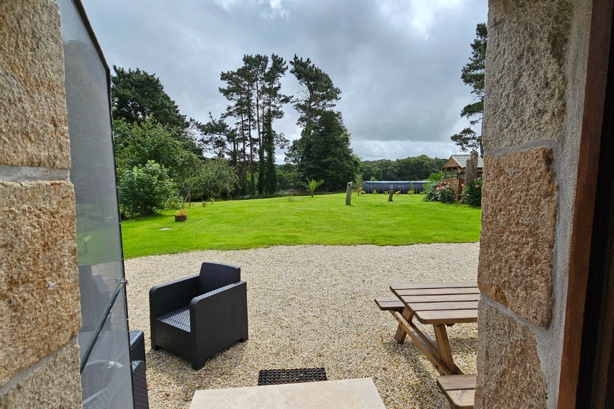 Vue du jardin de l'entrée