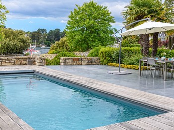 Espace extérieur (piscine accessible uniquement sur autorisation de la propriétaire)