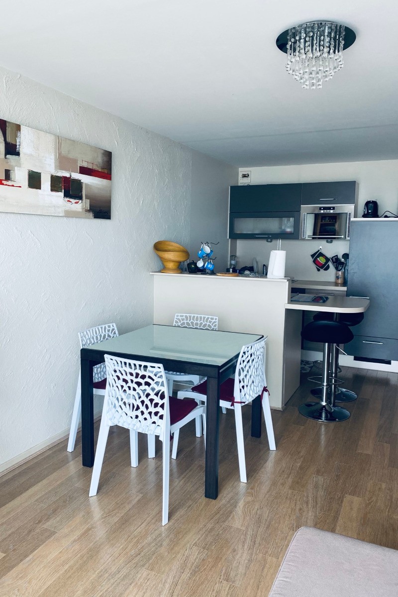 Living area - Kitchen