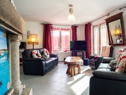 spacious lounge
