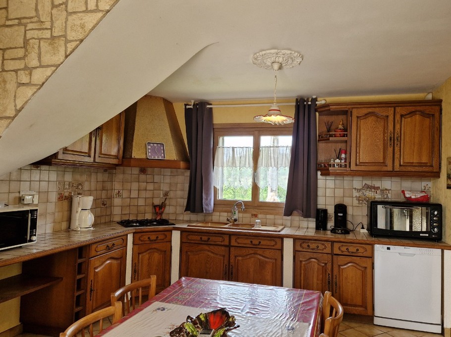Cuisine ouverte sur la salle à manger - Gîte des 4 vents à Girmont - Val d'Ajol dans les Vosges