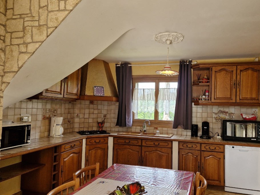 Cuisine ouverte sur la salle à manger - Gîte des 4 vents à Girmont - Val d'Ajol dans les Vosges