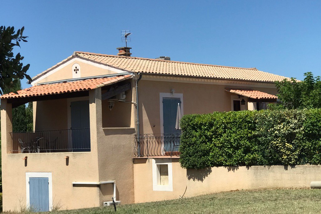 Le gîte Le Chêne bénéficie de 2 terrasses et d'un jardin privatif ombragé