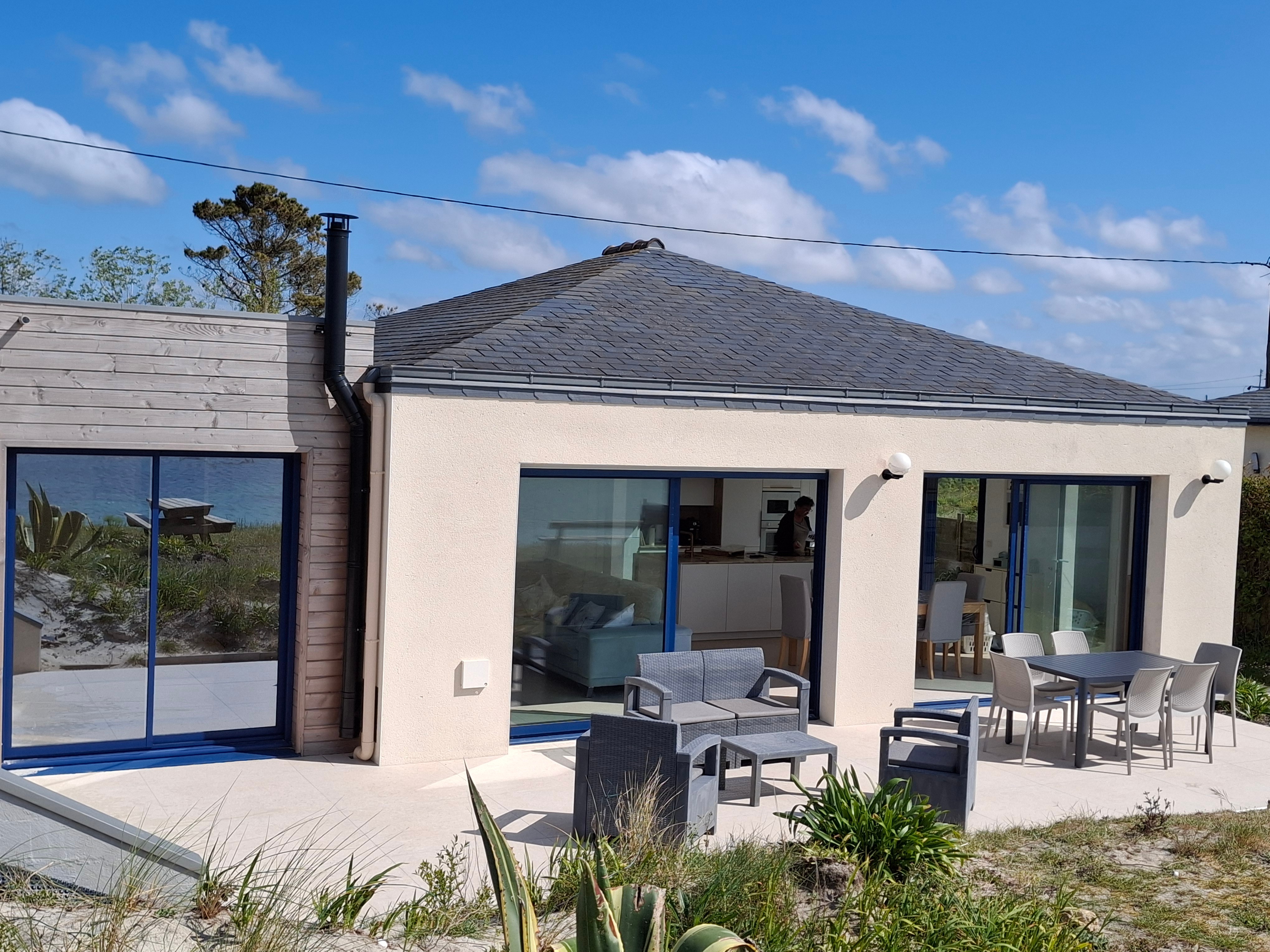 Maison côté terrasse avec pleine vue mer