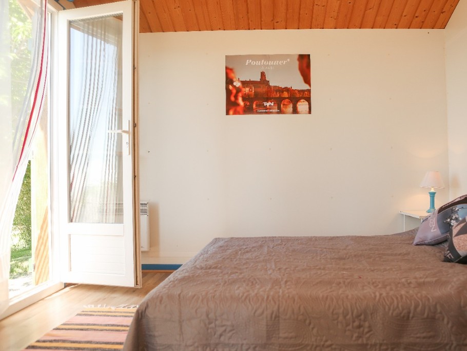 chambre du petit chalet castelnau de montmiral tarn toscane-occitane pyrennees mediteranees