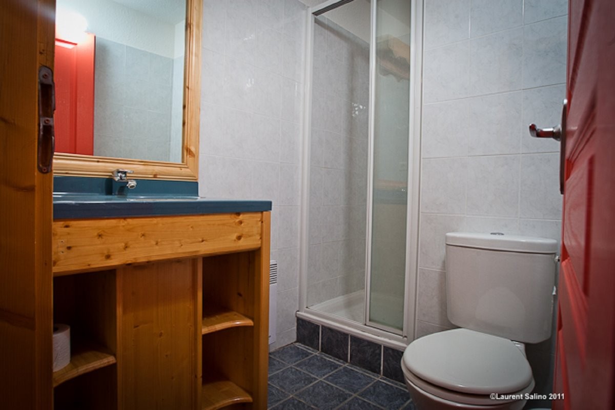 2 chambres avec salles de bain (douche) privatives - Autres 3 salles de Bain avec baignoire