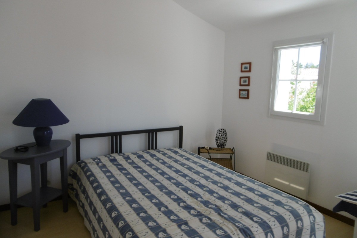 Chambre 3 avec un lit en 140