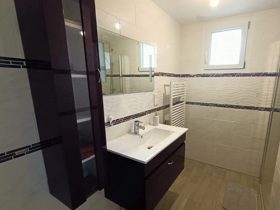 Salle d'eau au rez-de-chaussée