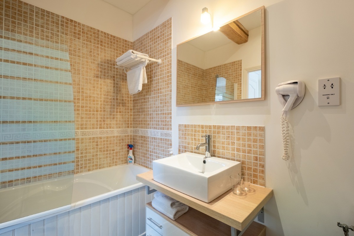 Salle de bains inter communicante Chambre N°2