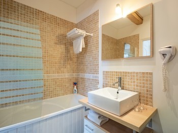 Salle de bains inter communicante Chambre N°2