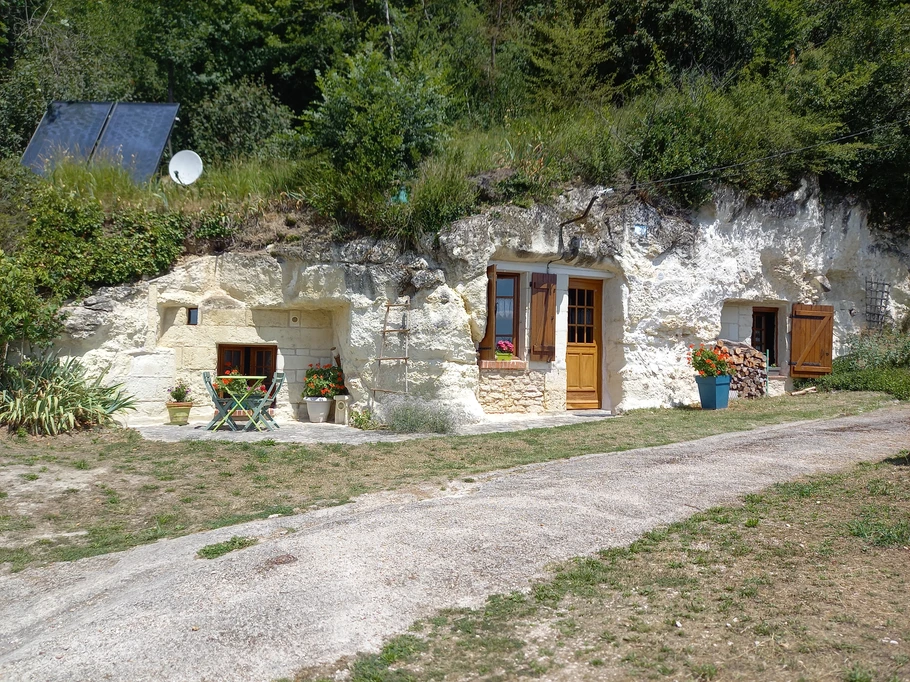 EXTERIOR TROGLODYTIC GITE