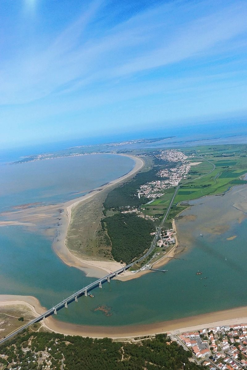 Vue aérienne du pont reliant Fromentine à Noirmoutier