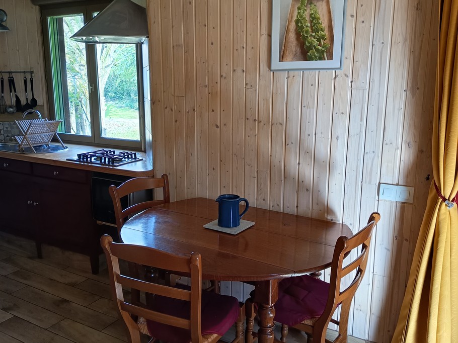 Dining area, flexible table