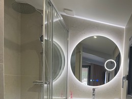 Gîte d'Hybère - Salle de bain chambre florale