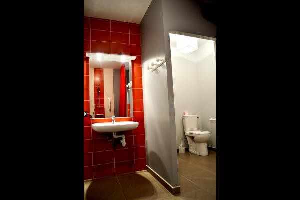 Gite du Hallay - Salle d'eau et toilette