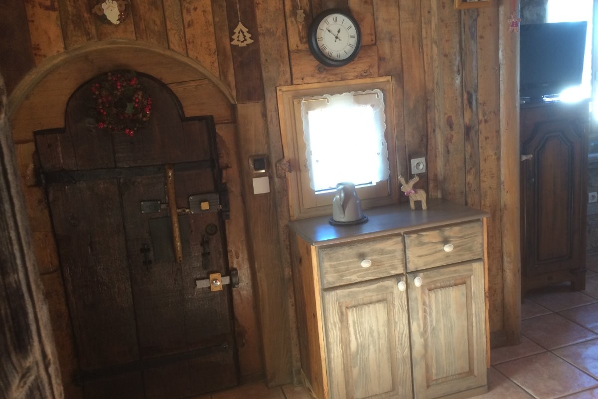 porte entrée dans séjour vue de l'intérieur