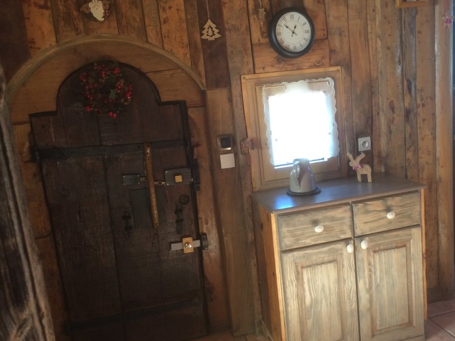 porte entrée dans séjour vue de l'intérieur