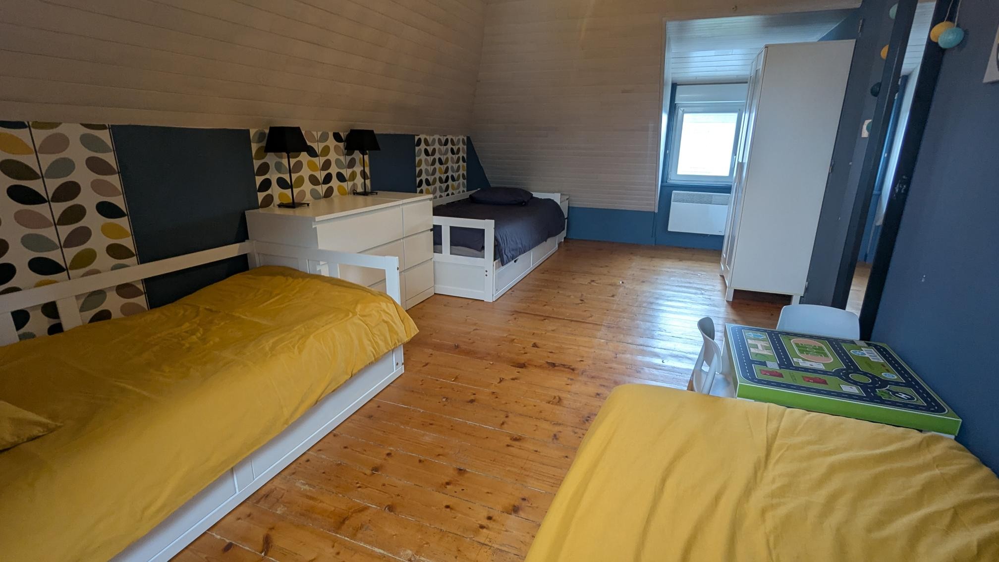 House bedroom with 4 adjustable beds