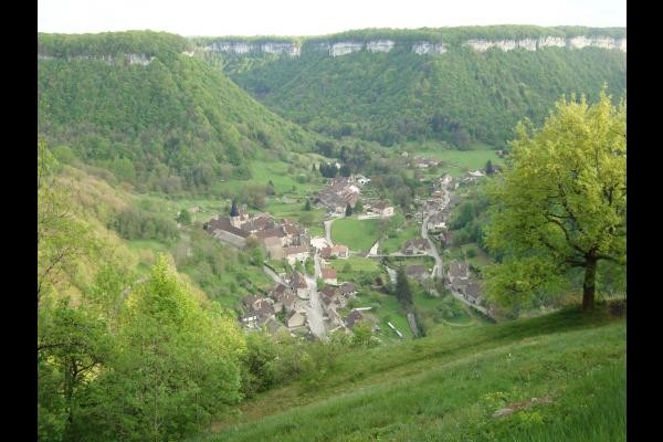 Fleuron géologique du premier plateau:la magnifique "reculée" tridigitée de Baume les Messieurs