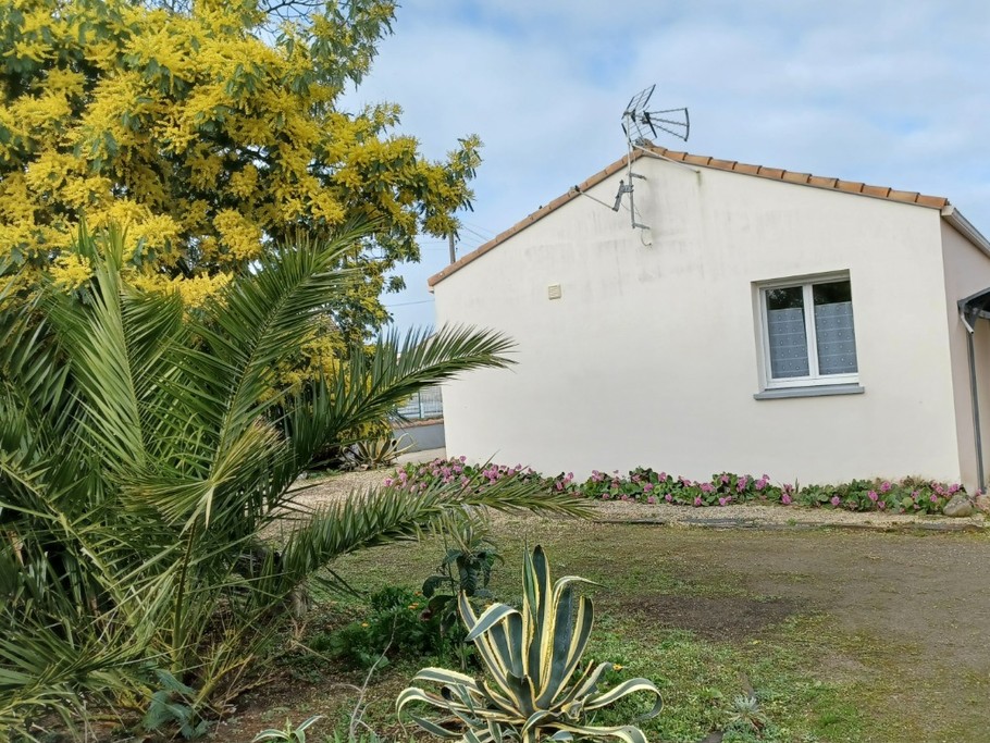 Côté Est rue des pêcheur Stationnement véhicules