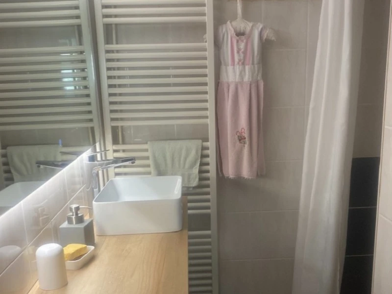 La Chambre Mélody et sa salle d'eau