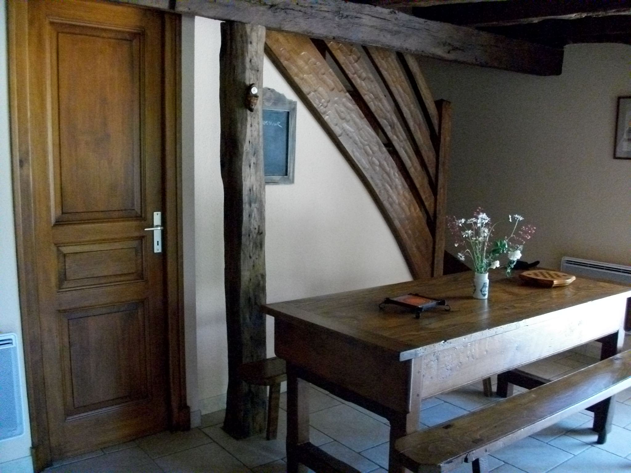 Table à manger avec ses deux grands tiroirs