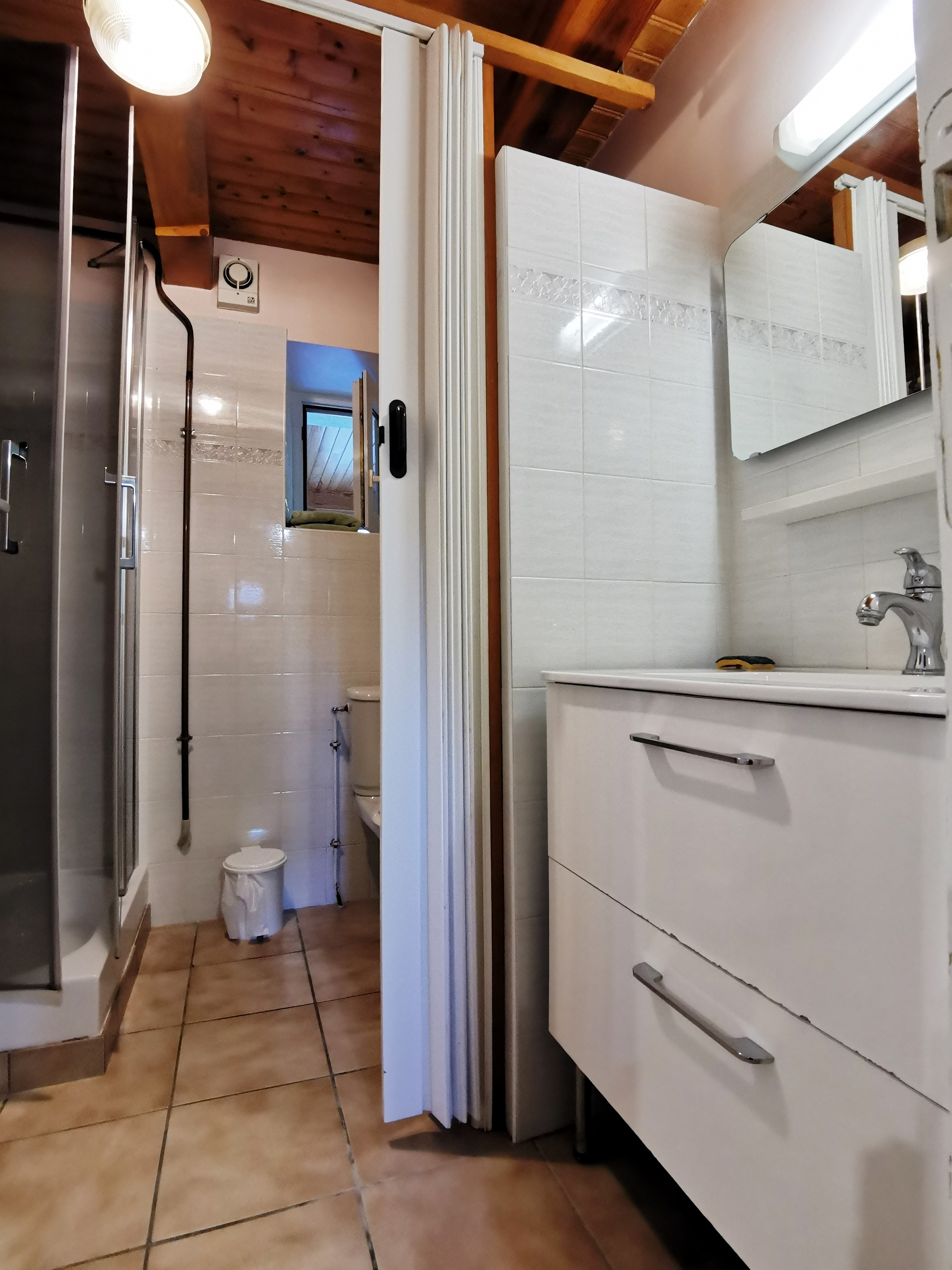 RDC: Salle d'eau avec WC