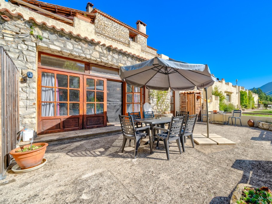 Gîte les Cougnas, terrasse exposée plein sud