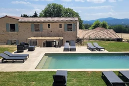Piscine au sel chauffée avec volet immergé sous plage