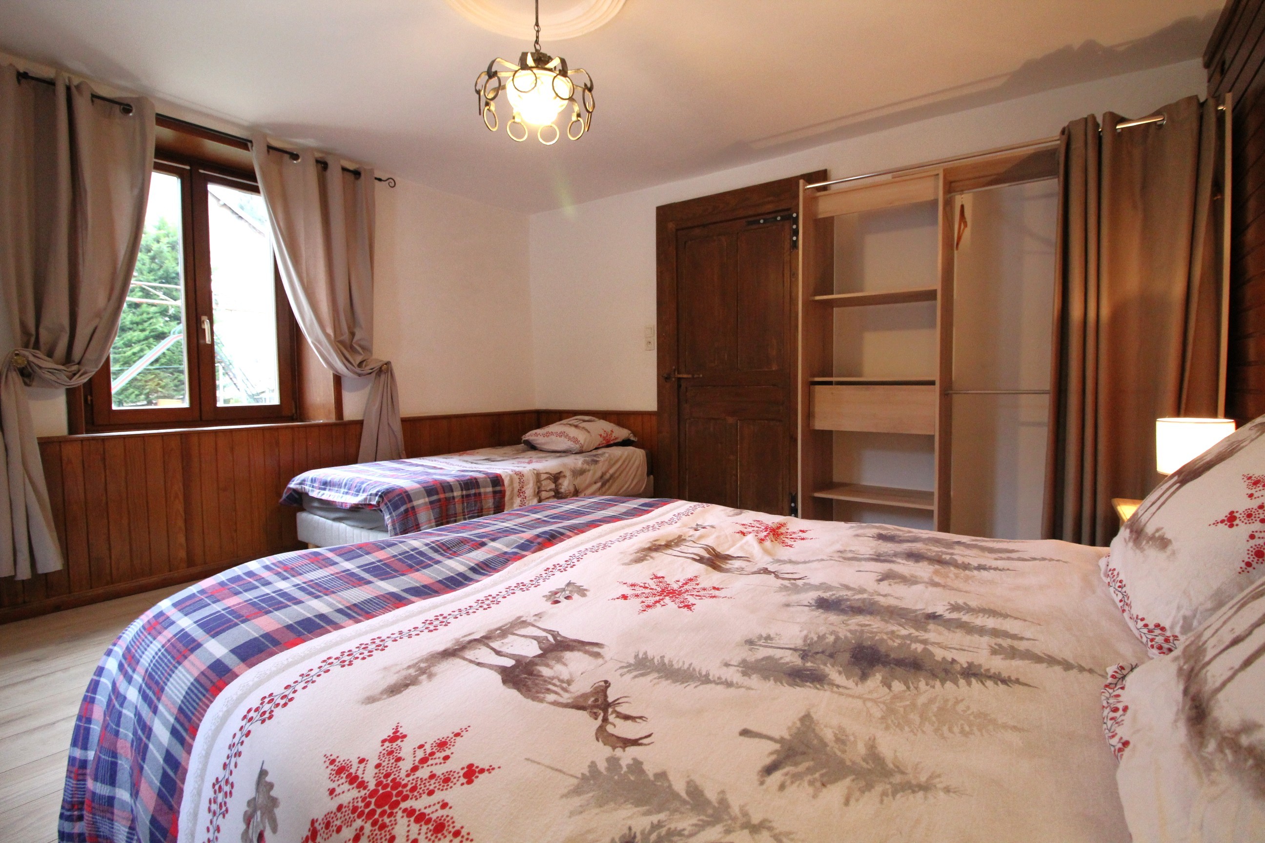 Chambre 3 couchages - Appartement tout confort avec jacuzzi à Plainfaing